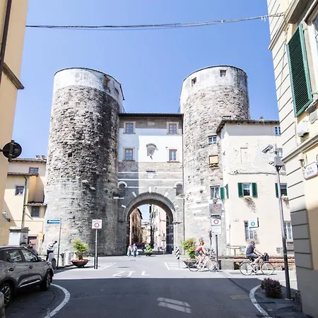 Golden House In Center Town By Abita Apartment Lucca