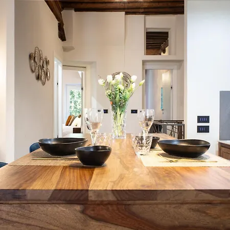 Apartment Golden House In Center Town By Abita Lucca