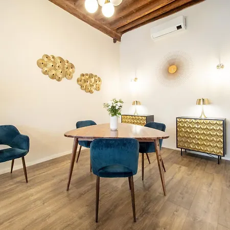 Apartment Golden House In Center Town By Abita